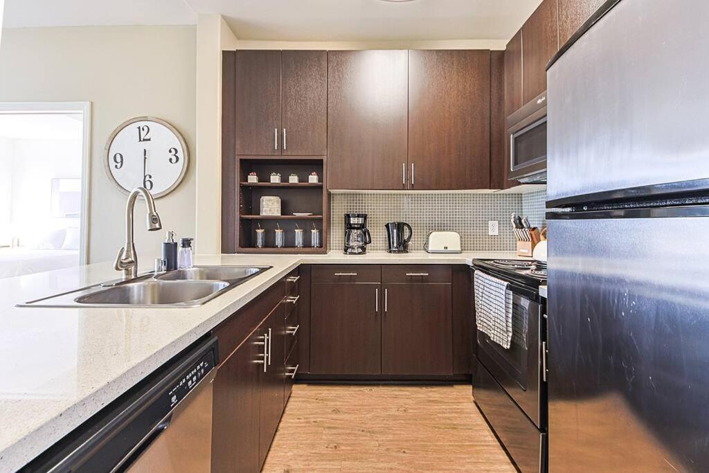 Outstanding 2bdr Near Venice - Gym-pool-free Parking Apartamento *